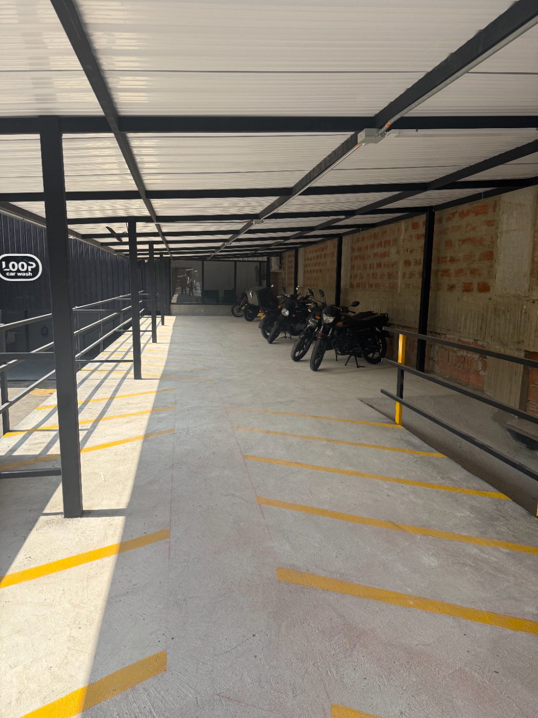 Zona de motos cubierta
