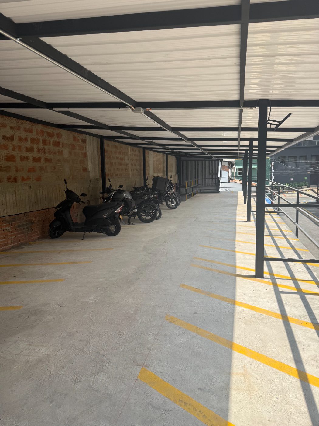 Zona de motos cubierta